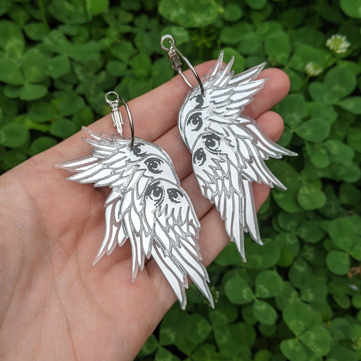 medium 👁 seraphim 👁 - mirrored
