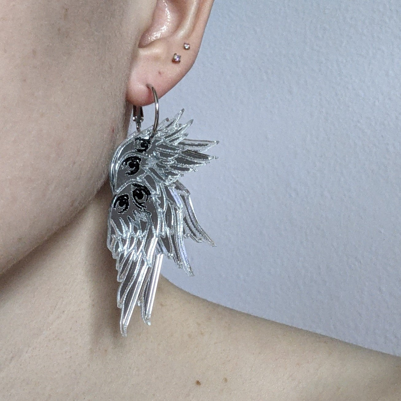 medium 👁 seraphim 👁 - mirrored