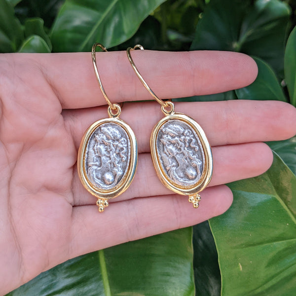 One Titty Out Cameo Pair - Gold